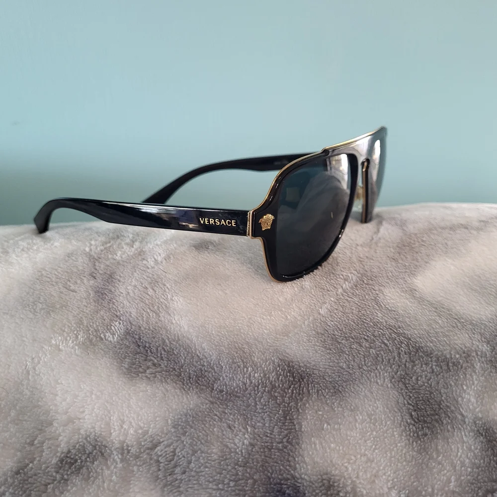 Gucci Black and Gold Men's Sunglasses - Picture 4 of 5